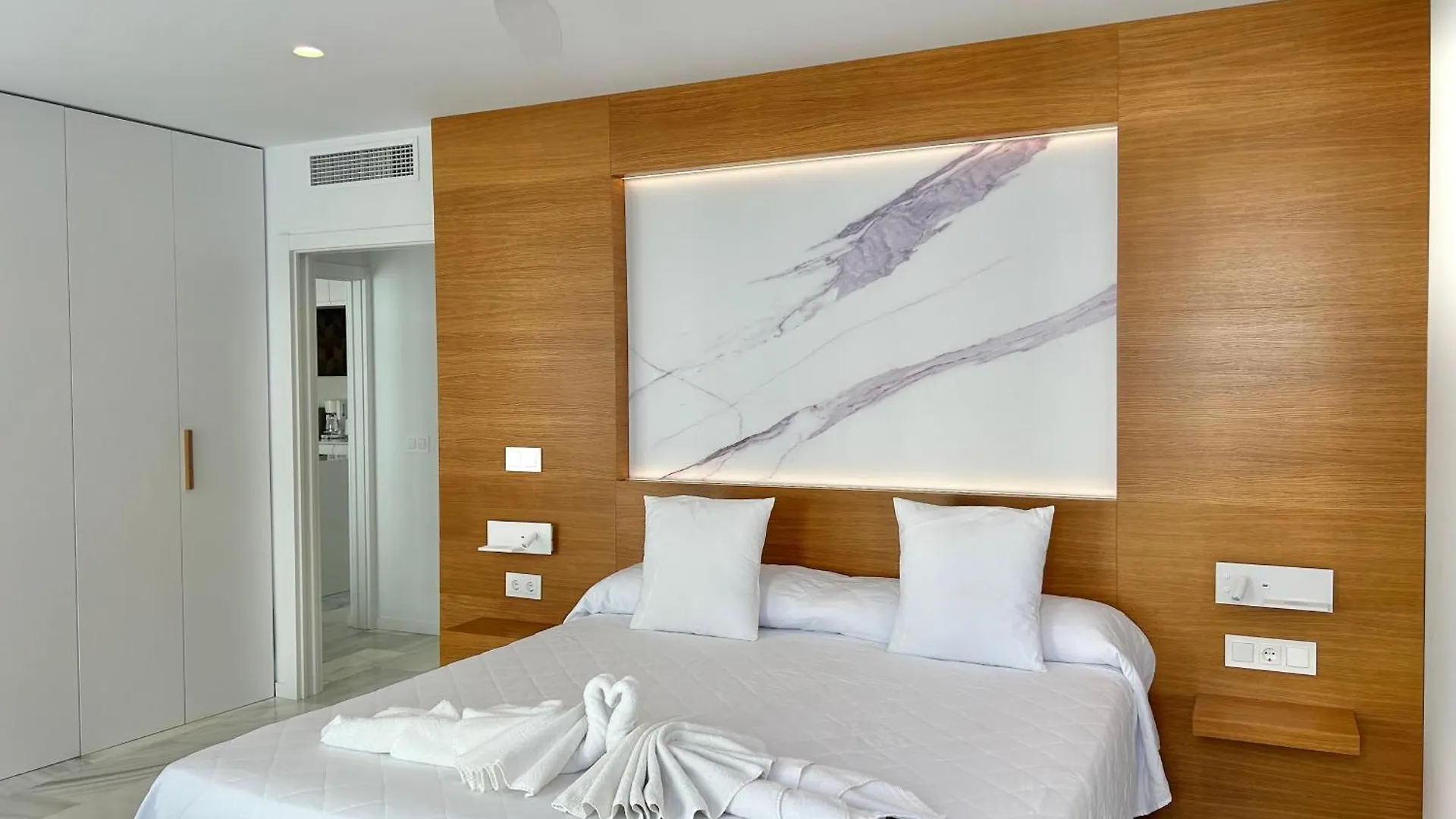 Kontakte von Smile Cavana Apartments